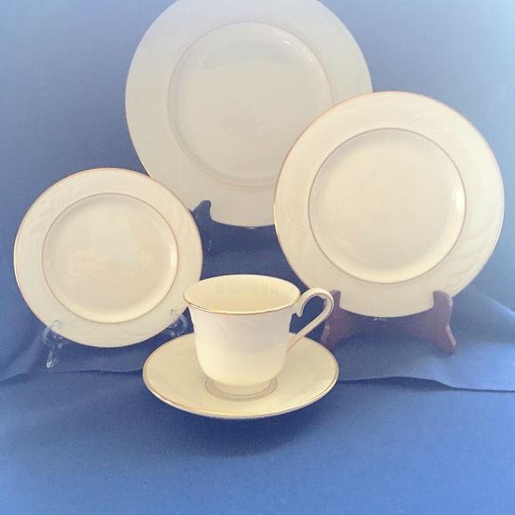 Lenox Dining Four Five Piece Lenox Sand Dune Place Settings